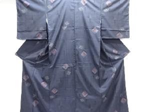 未使用品　仕立て上がり　色紙に草葉模様織り出し本場泥大島紬着物(7マルキ)